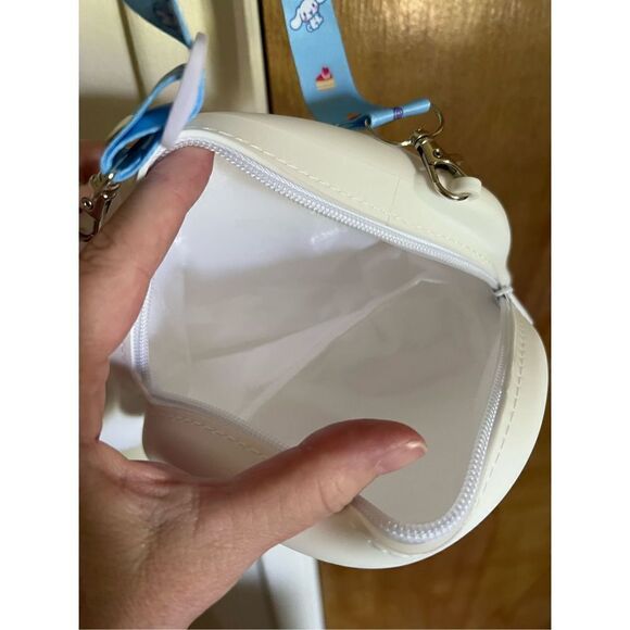 Cinnamoroll Silicone Crossbody Bag - Picture 7 of 8